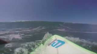 Surfer swallowed by massive wave // Surfista engolido por onda gigante