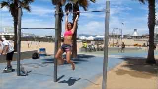 Дашуля учится подтягиваться и отжиматься!!! (the best video about girl does pull ups and push ups)