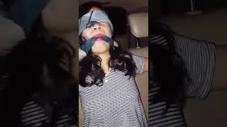 Di ikat di mobil