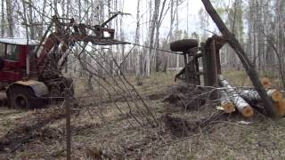 Самодельный трактор перевернул телегу в деляне 2.