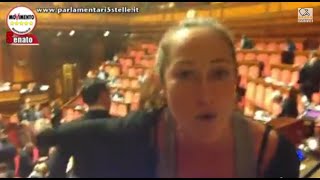#SfasciaItalia, Taverna risponde alla Boschi in aula