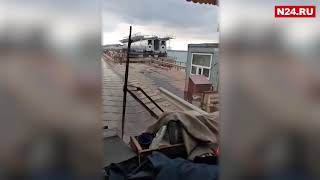 Фрагмент железнодорожной части Крымского моста съехал в воду