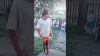 Как девушки чихают