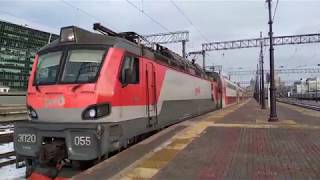 Электровоз ЭП20-055 с двухэтажным поездом "Москва - Брянск", отправляется с Киевского вокзала.