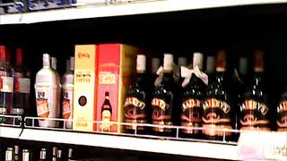 Турция Анталия Аэропорт . Duty Free ( дьюти фри ) в зоне прилёта . Turkey Antalya airport