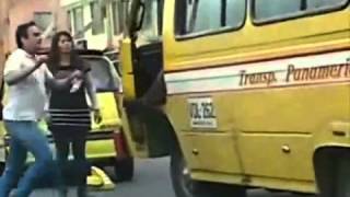 Pelea de conductores en colombia
