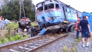 Пассажирский Поезд Столкнулся с КАМАЗом в Хмельницкой Области.