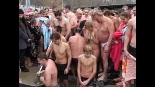 Девушки купаются в полынье Крещение Girls swimming in the ice-hole