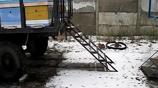 Зимовка пчел  Донная вентиляция в улье зимой Обрезаем рамки 230  на 145