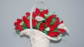 Корзинка роз из конфет. Букет из конфет. basket with buds of roses