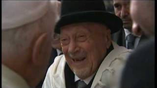 Best images: Pope's visit to Rome synagogue