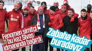 Fenomen simitçi Ahmet, Sivasspor antrenmanında! "Sivasspor için sabaha kadar buradayız"