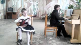 "Пойду ль я, выйду ль я". Домра, исп. Козлова Екатерина, 8 лет.