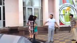 Кавказец (мусульманин) избил толпу девушек
