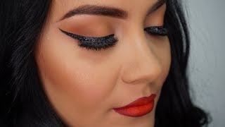 Delineador negro con glitter