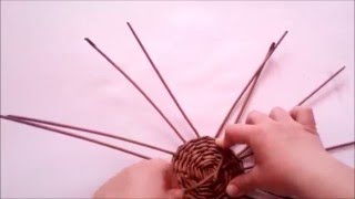 Круглая подставка под кружку из газетных трубочек. Урок 2  Онлайн-школы газетоплетения.