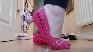 Shoeplay, heel pop in jelly beans