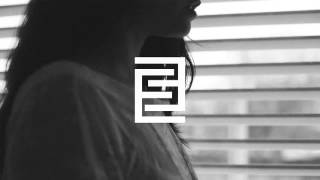 VAGUE002 - girl crying