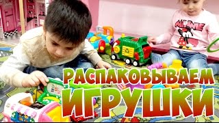 распаковка 900 игрушек. Открываем разные игрушки, toy box, киндер, маша медведь, вспыш.