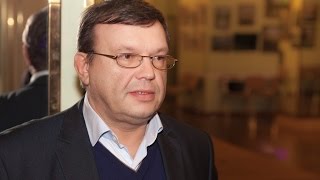 Заместитель генерального директора РНФ Сергей Лебедев отвечает на вопросы ученых