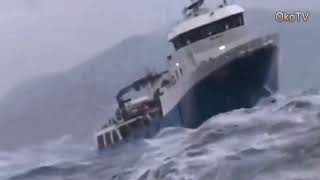 Суда и корабли в гигантский шторм
