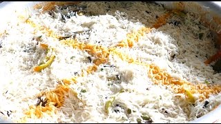 CHICKEN DUM BIRYANI | HYDERABADI STREET FOOD | NON VEG RECIPE IN INDIA | FOOD & TRAVEL TV
