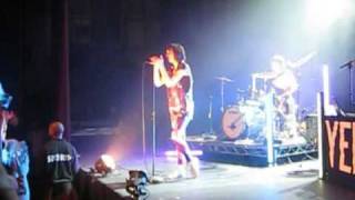 Yelle - "Amour Du Sol" (Live) at the Music Box (AC Mix...)