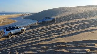 Toyota Land Cruiser LC200 vs L200 Mitsubishi Triton Sand Dune Challenge
