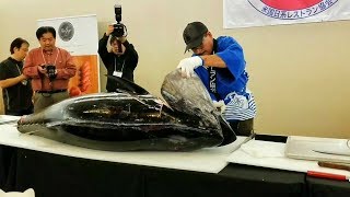 Япония Морепродукты - Шоу Разделки Тунца Опытными Мастерами. Осака,Япония