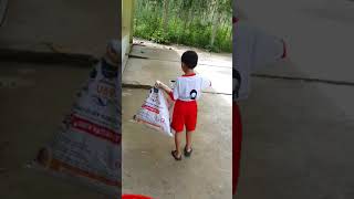 Mảnh đời bất hạnh của đứa trẻ mồ côi.