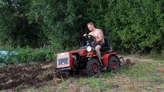 Пахота участка огорода Беларусом-132Н