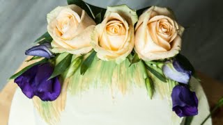 Двухъярусный торт с живыми цветами. Как собрать и украсить