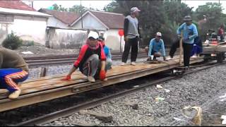 Kereta Api Lori angkut rel ... Made in china.?