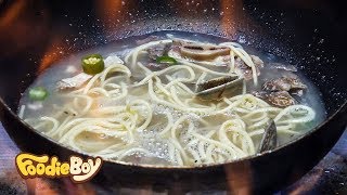 Short Rib Soup Pasta with Clams / Seomun Night Market, Daegu Korea / Korean Street Food / 조개 갈비탕 파스타