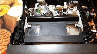 Попытка вынуть видеокассету из видеоплеера Panasonic SR50 Часть - 1
