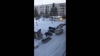 Вот так эвакуируют машины в Нерюнгри