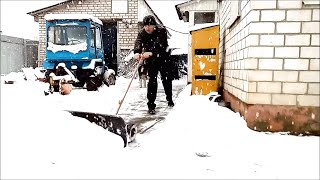 Наконец то зима. Испытываю супер лопату. Очистка снега.