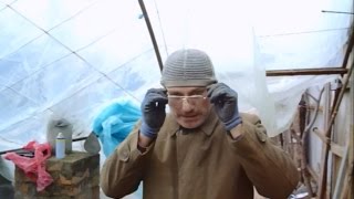 Вырезать отверстие с помощью коронки и перфоратора
