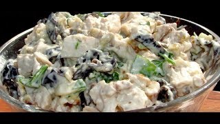 Салат с куриного  филе с черносливом