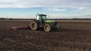 John Deere 8210