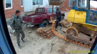 Замена цепей гусениц на бульдозере Komatsu