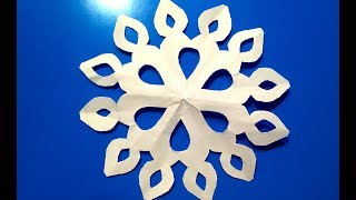 DIY Как вырезать снежинки из бумаги. Как сделать снежинки на Новый год 2020. Поделки своими руками!