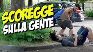 SCORREGGE SULLA GENTE - Prank