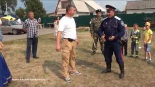 Казаки на фестивале "Русский сарафан" в селе Изосимово.