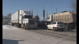 Американский тягач протаранил 2 машины.MestoproTV