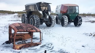 На 4 вездеходах, по болоту к старому затопленному трактору ДТ.