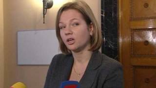 Apsver iespēju bērnu pabalstu maksāt tikai daudzbērnu ģimenēm