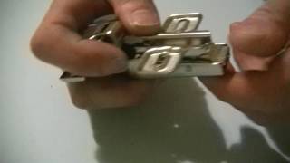 Разница между обычной петлей   и петлей с доводчиком