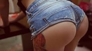 школьница разделась(танцует)