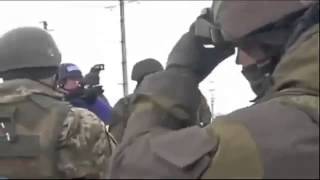 Стычка киборгов и ополчения на досмотре УКРАИНА.Жесть!